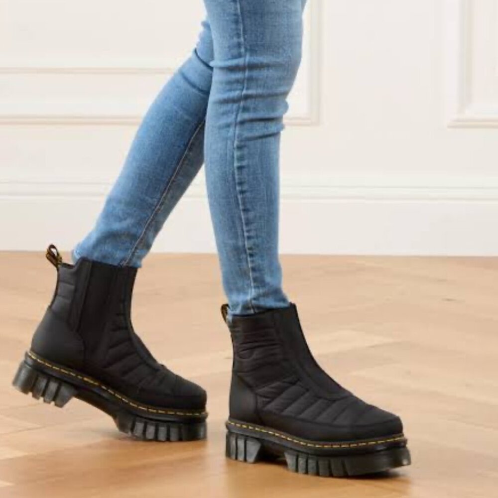 Dr. Martens Audrick‎ Quilted Platform Chelsea Boots Size 7 L NEW WITH TAG